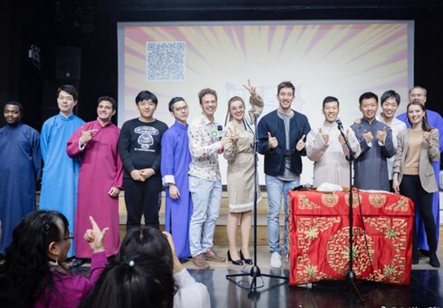 何沄伟徒弟闫佳宝破天荒点赞师父，漫长六年时间，师徒几乎零互动