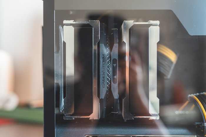 itx顶级主机配置,能提着走的电脑主机