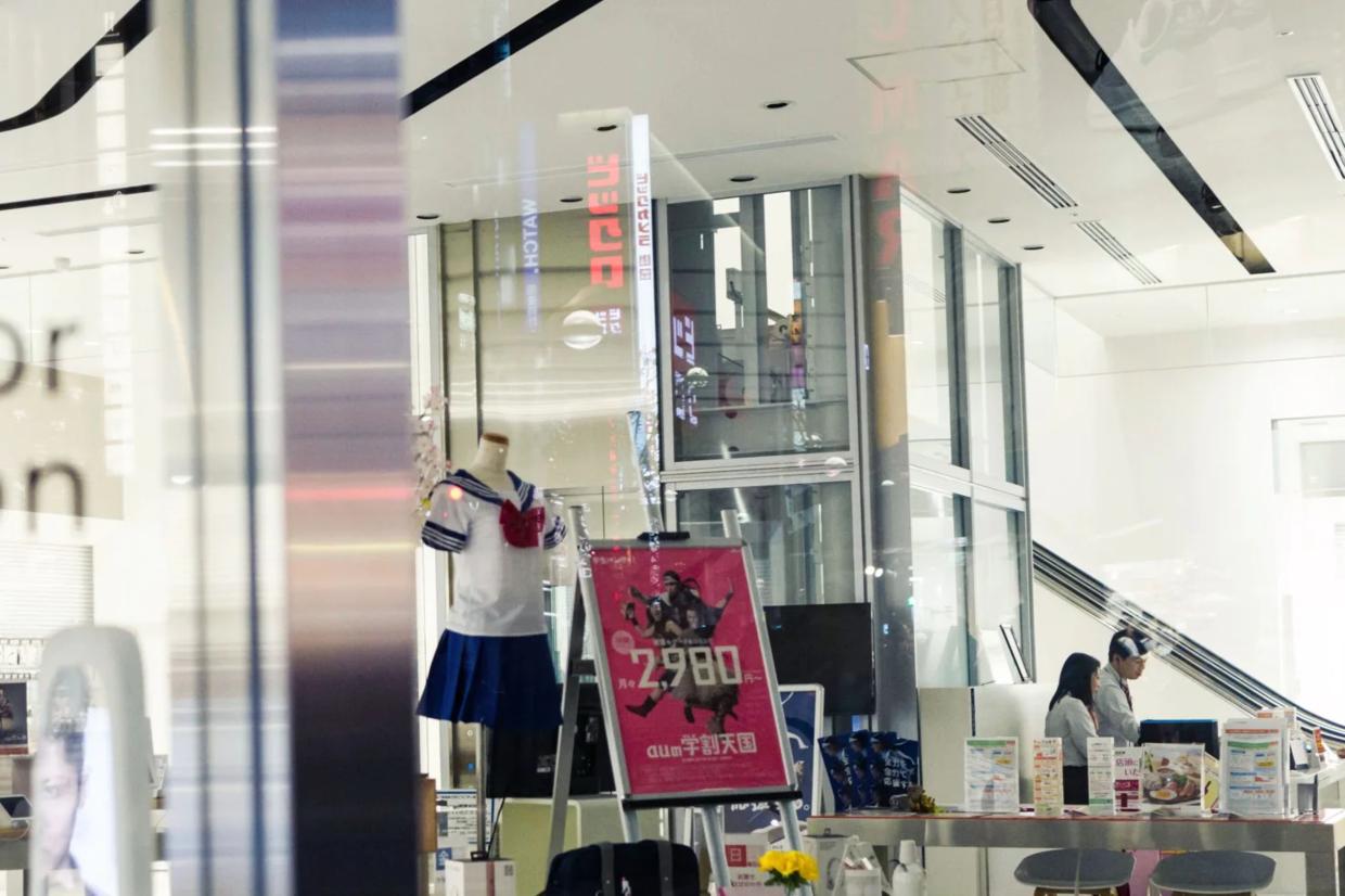 丧病升级!爆吴亦凡诱骗少女成产业链,团队拉皮条兄弟共享?