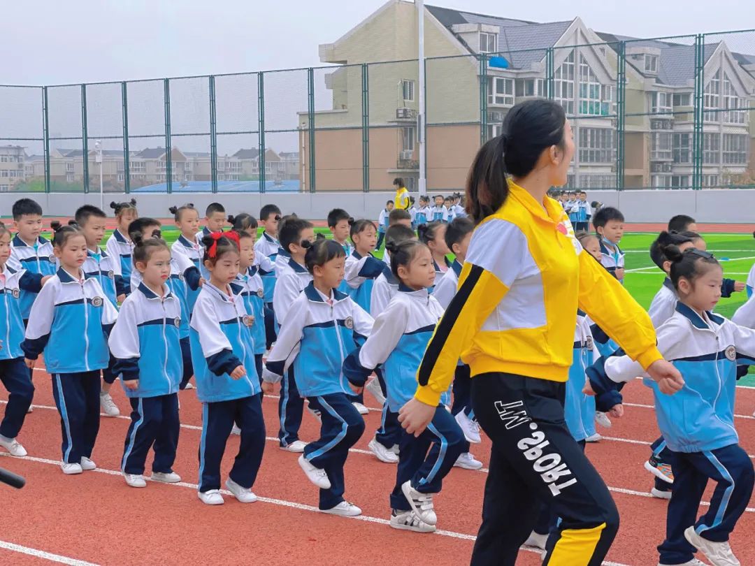 建*党**百年喜迎国庆——西安经开第二小学队列队形广播*比操**赛