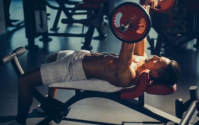 提升胸肌的动作,胸肌训练计划从下胸开始