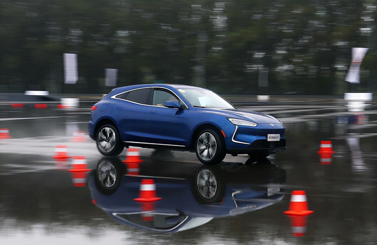 华为智选赛力斯sf5这车好不好,华为智选赛力斯sf5上海优惠10万