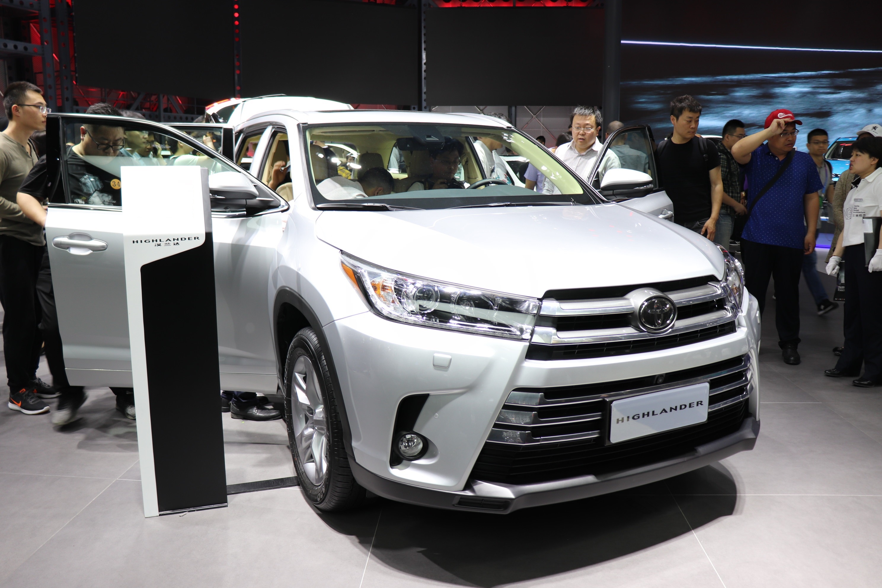 普拉多2700跟汉兰达2700动力对比,丰田普拉多好还是汉兰达好呢