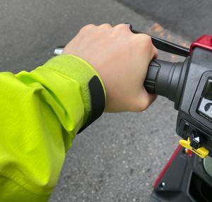 始祖鸟冲锋衣beta荧光绿穿搭,始祖鸟arcteryxleafalphagen2冲锋衣