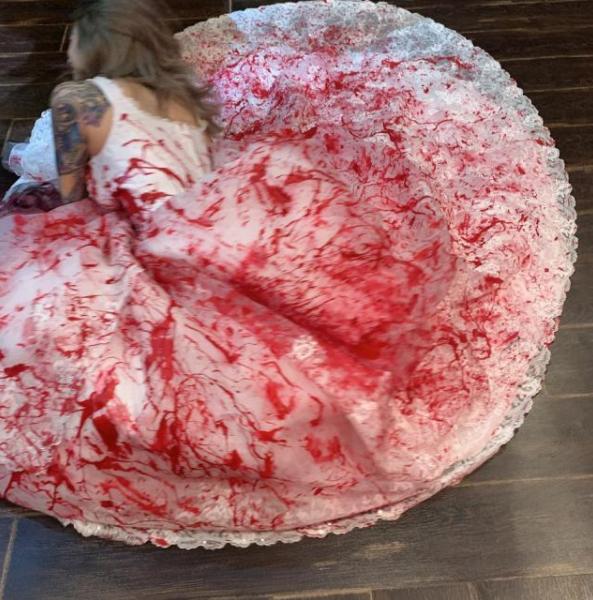 黑尾酱喜欢的婚纱,黑尾酱黑色婚纱