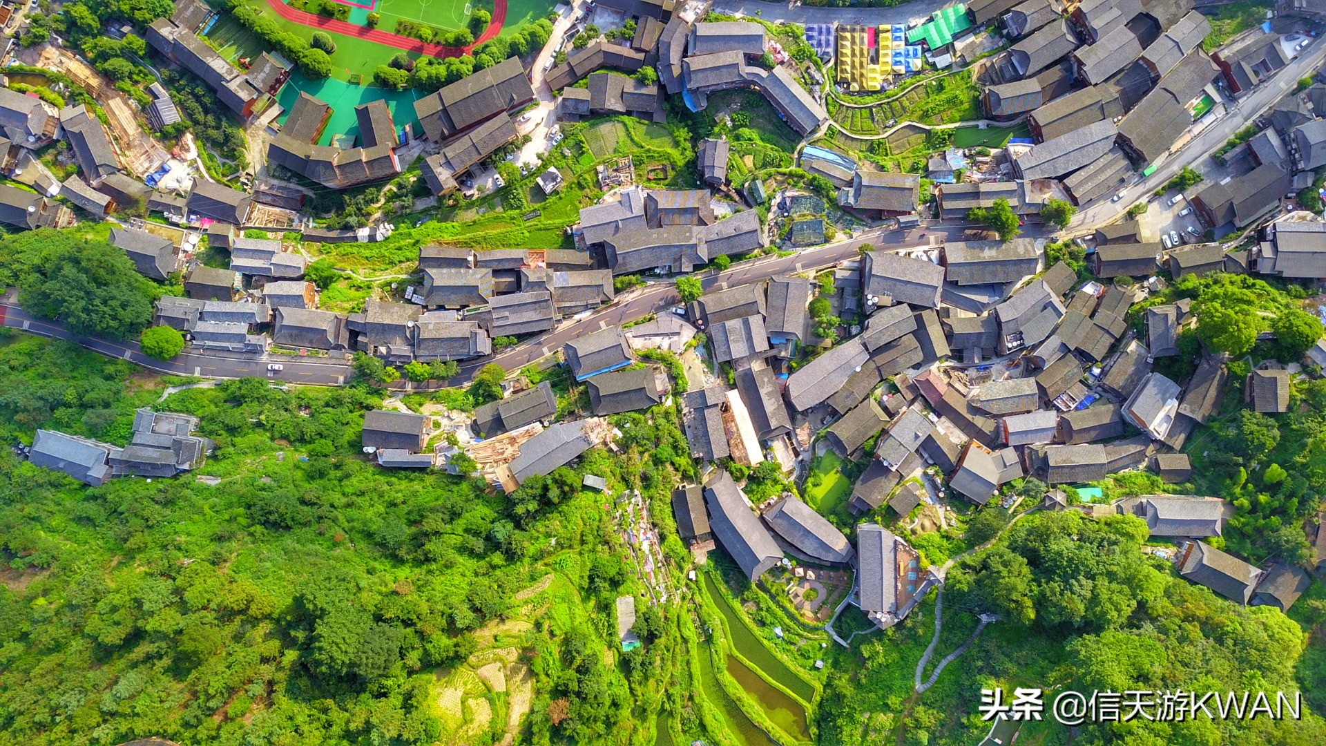 余秋雨关于西江千户苗寨的名句,西江千户苗寨以美丽回答一切