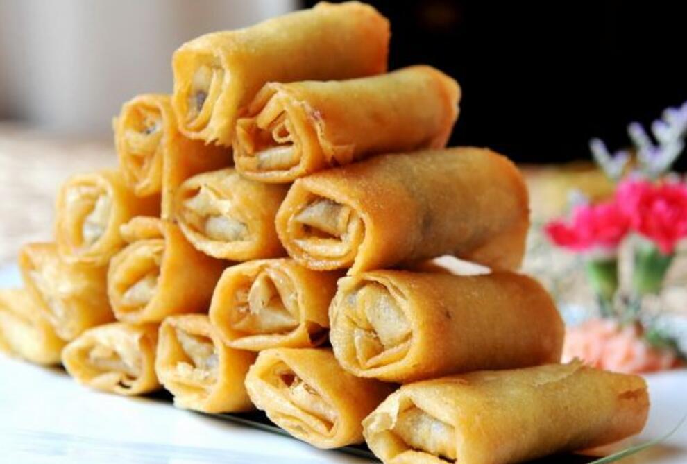 春节为何要挂灯笼放鞭炮，这样做有何意义呢？