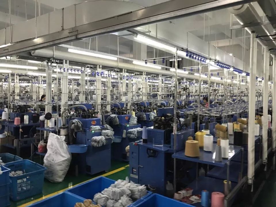 黑丝、“光腿神器”OUT了！她把袜子做成礼物，一天销售1200万