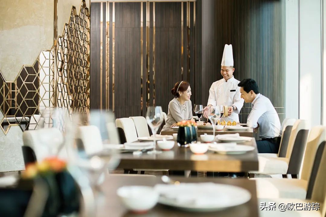 魔都四叶草洲际酒店，享缤纷自助大餐，国庆畅玩快闪啤酒节