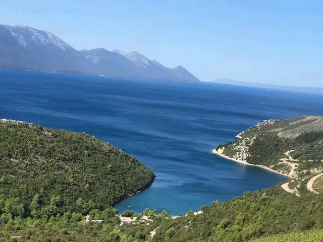 巴尔干半岛和阿尔巴尼亚,伯罗奔尼撒半岛和巴尔干半岛