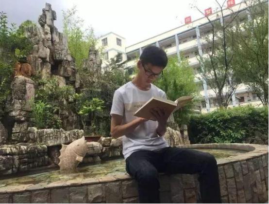 一张清华大学的偷拍照走红,清华大学生被偷拍