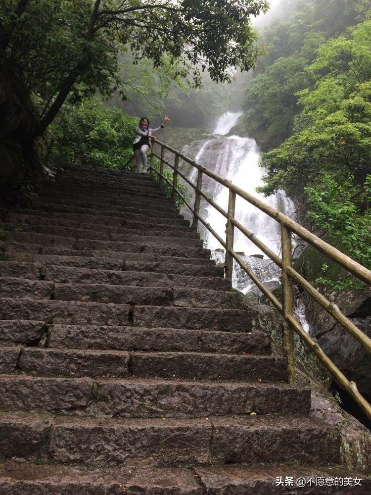 可爱的少妇自拍越来越丰满越来越成熟了