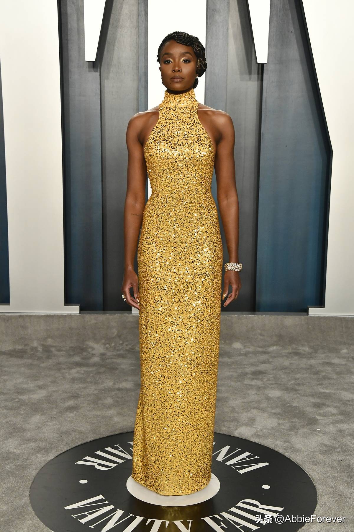 查理兹塞隆名利场,查理兹塞隆洛杉矶红毯着装红与黑