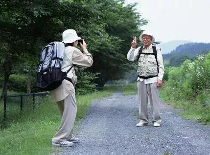 人上了年纪浑身疼是怎么回事,人上了年纪身体就会出现问题