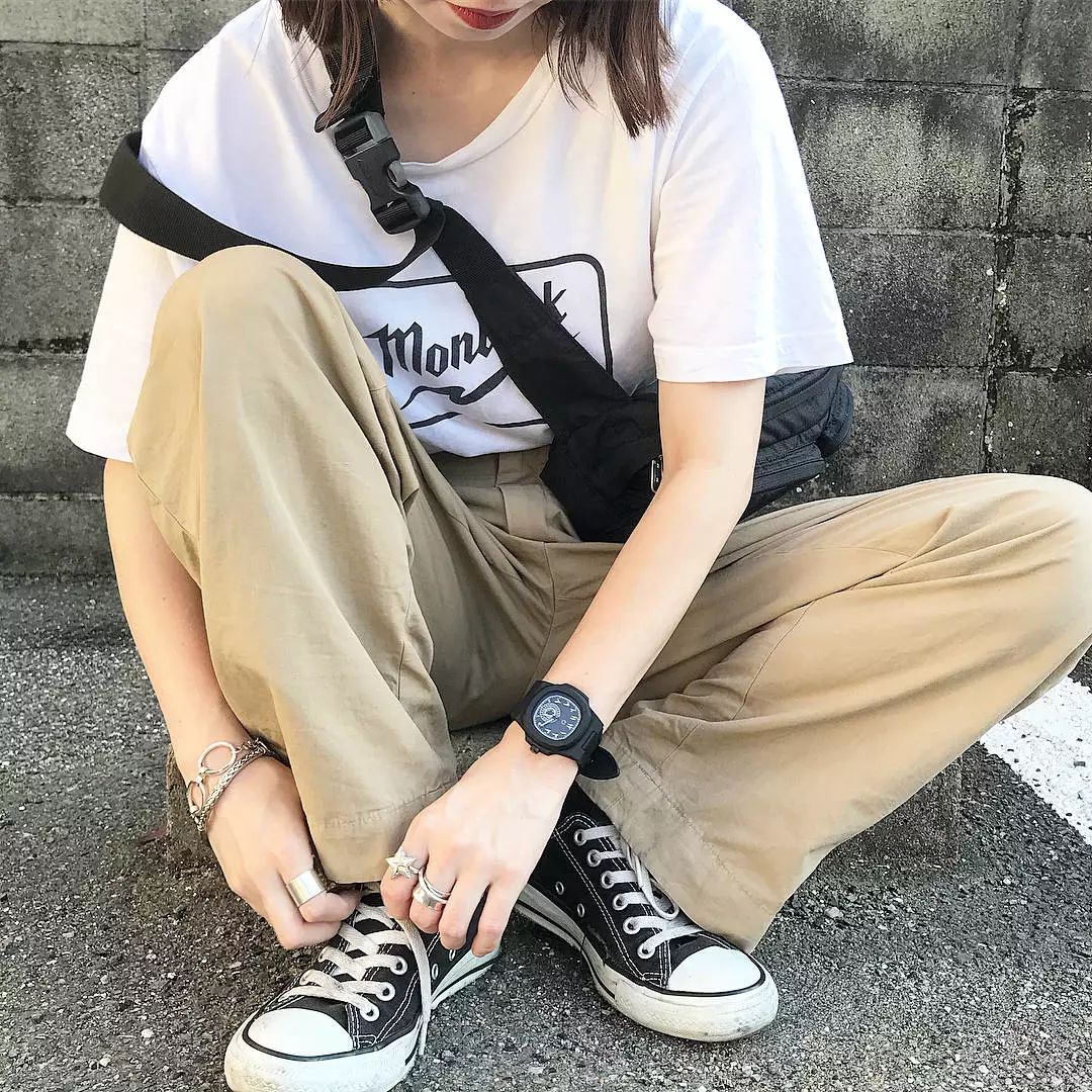 欧阳娜娜穿匡威经典款,匡威高帮帆布鞋欧阳娜娜