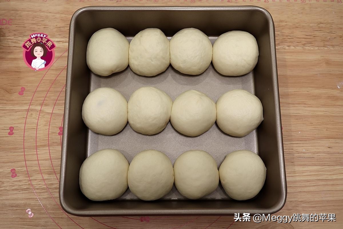 面包早餐整箱搭配草莓酱,柔软草莓酱