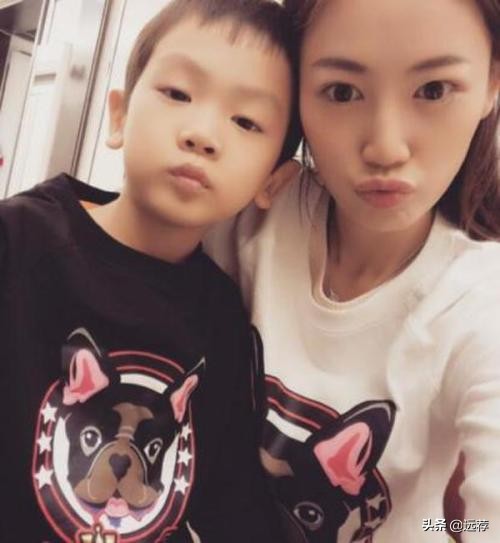 王宝强大儿子最新照片,王宝强与儿子近照曝光