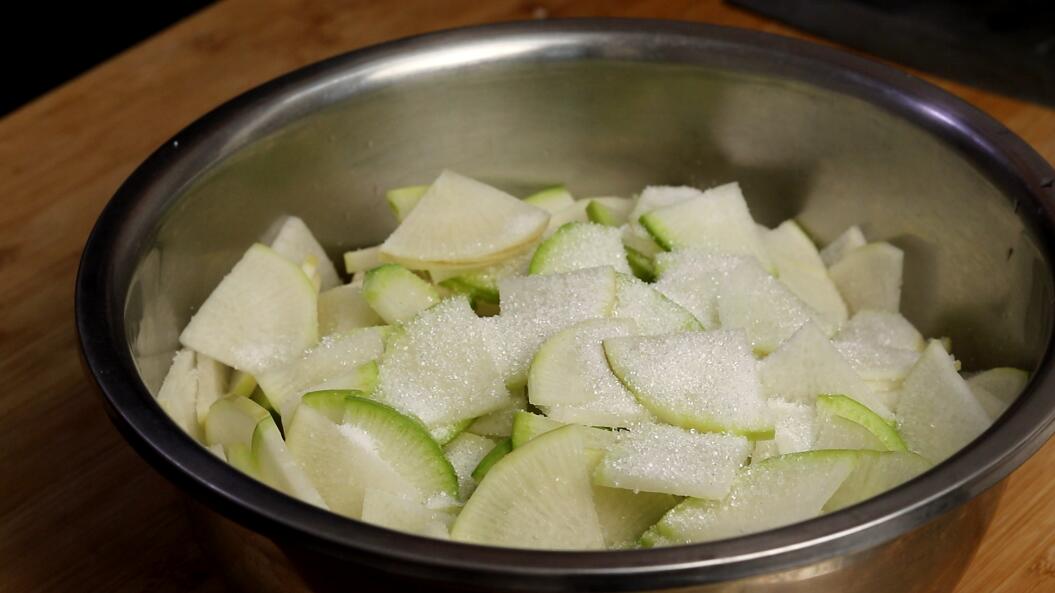 为什么饭店腌萝卜那么好吃？原来秘诀在这里，脆爽入味又简单