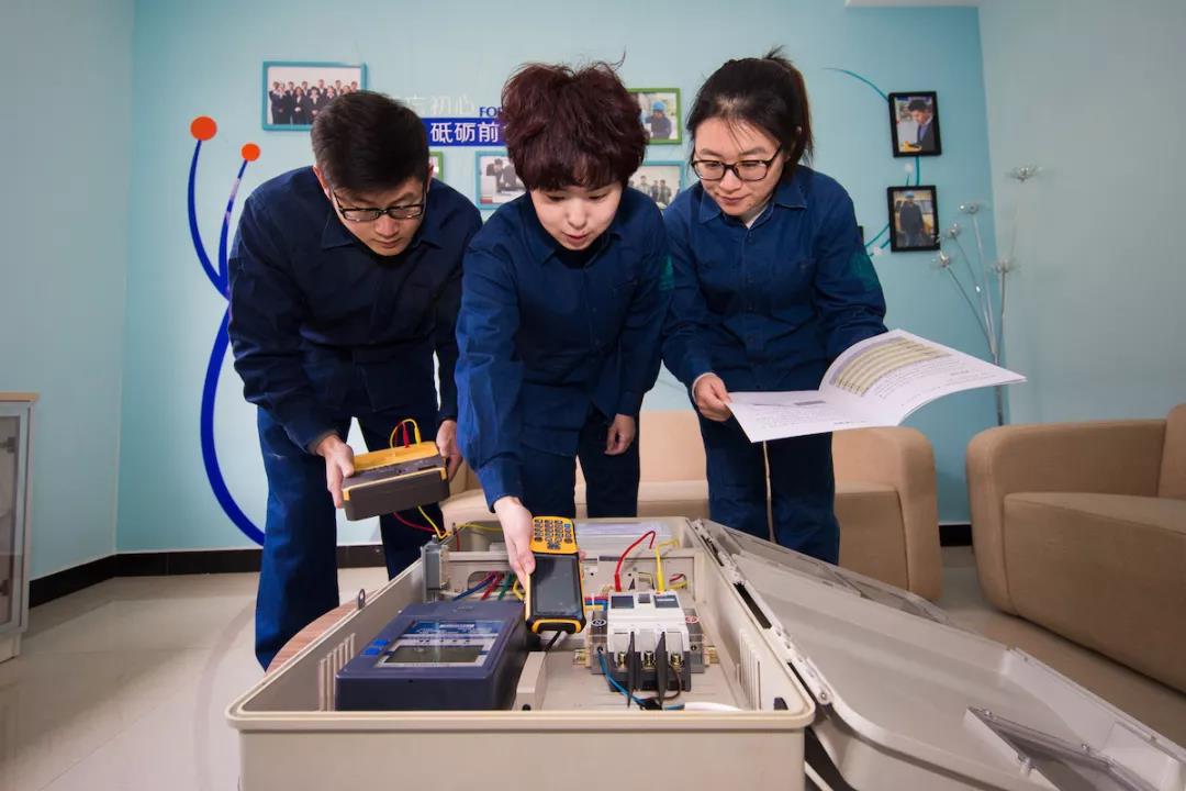 不爱红装爱武装的女子工作表现,不爱红装爱工装