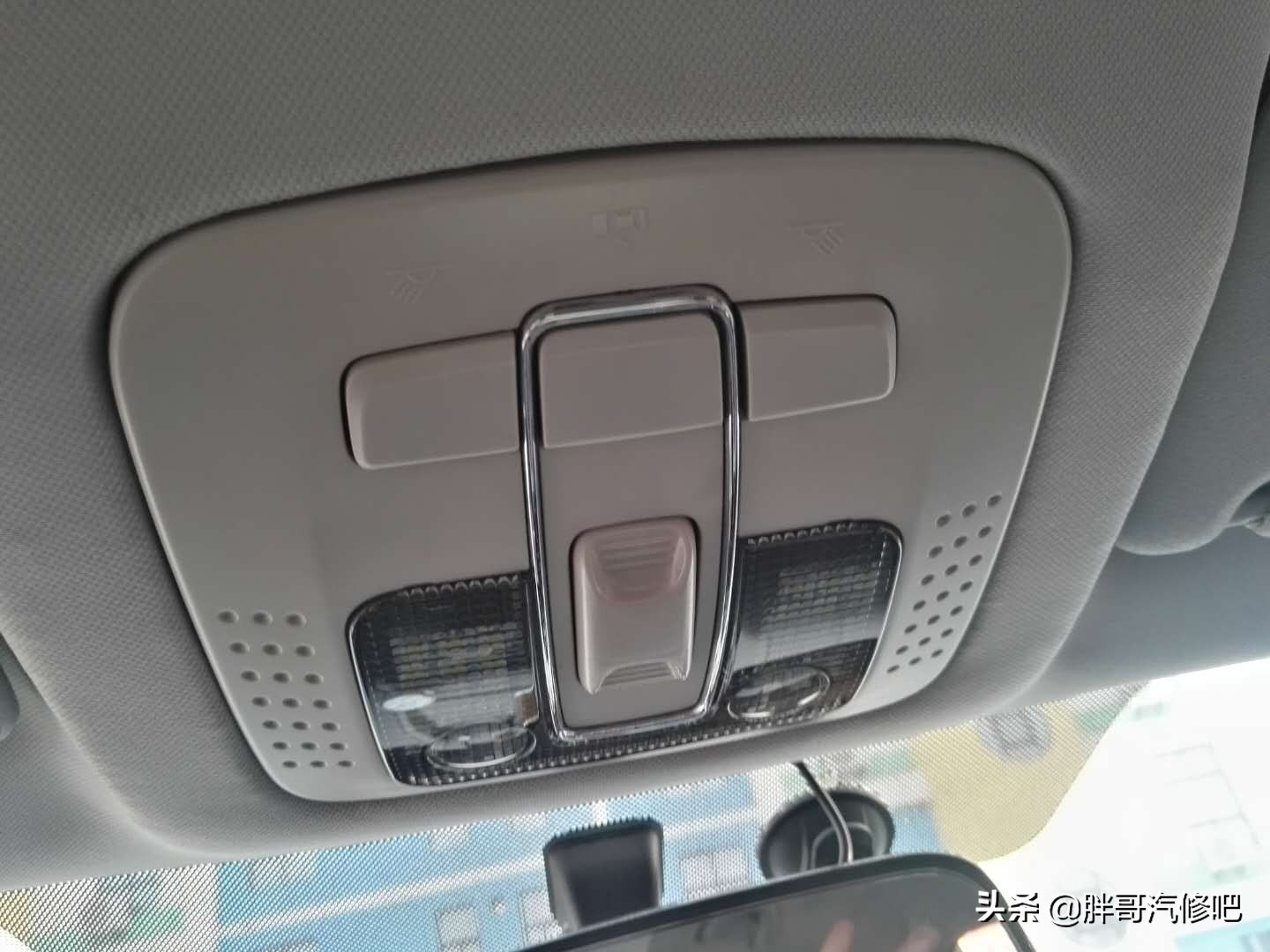 胖哥两百万收奥迪rs6,胖哥收车2万元