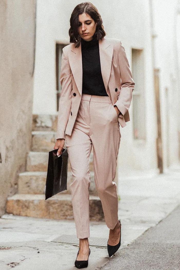 今年最流行凉鞋简单大方百搭,今年流行几款夏日凉鞋时尚百搭