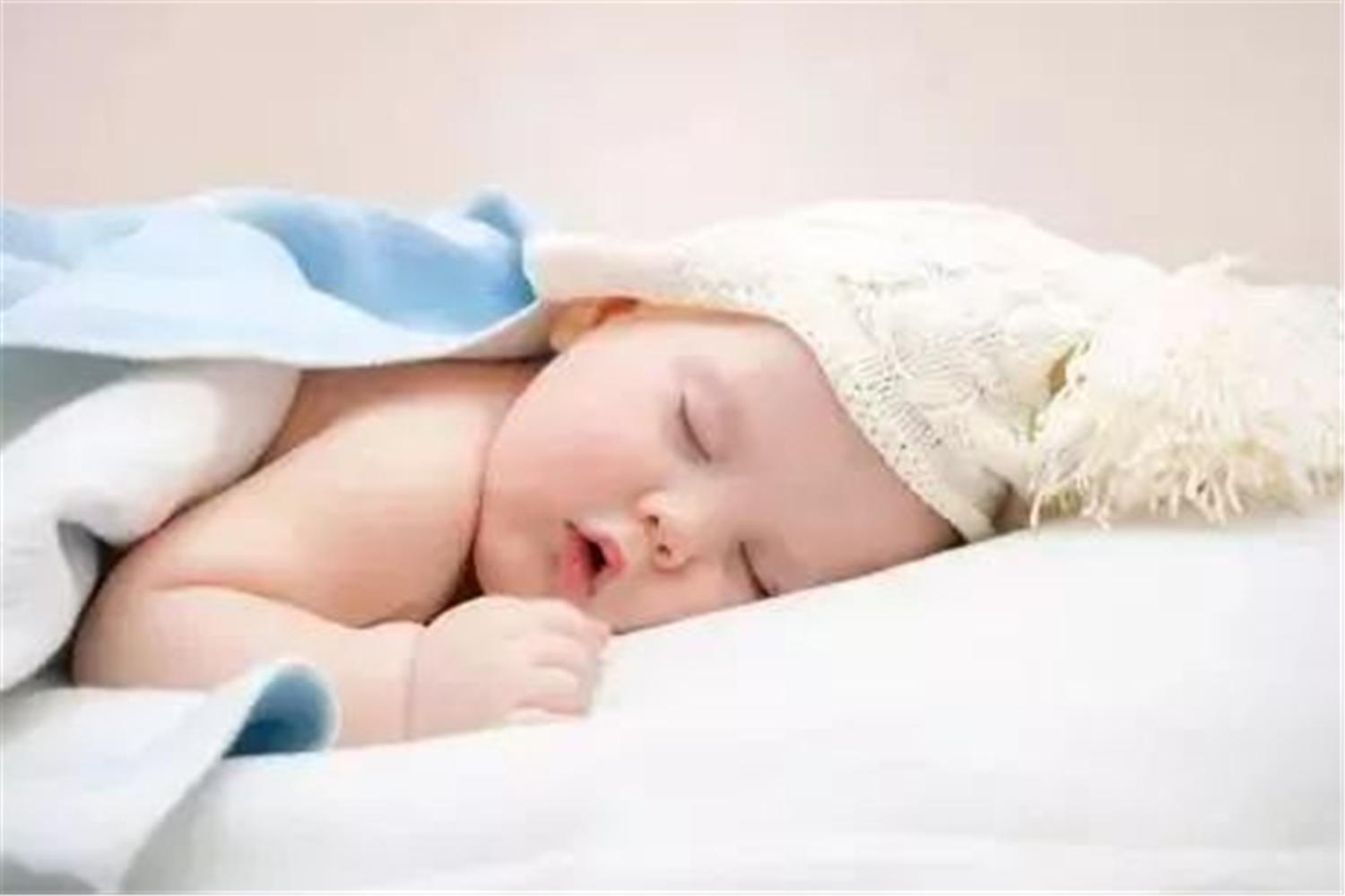 宝宝每天睡到半夜就醒了,宝宝每天晚上睡两小时就醒