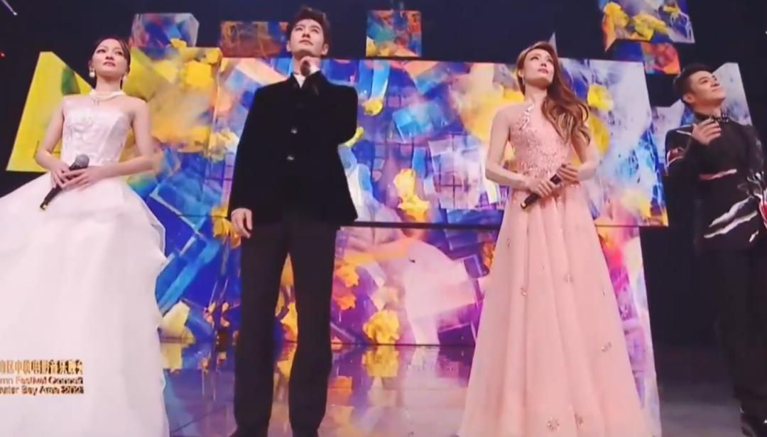 谢霆锋在台下看王菲和刘德华,谢霆锋看王菲表演