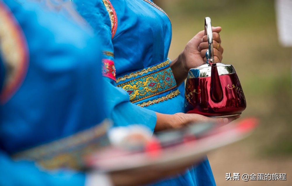 最近比较火的民间体育赛事,达斡尔族传统曲棍球视频