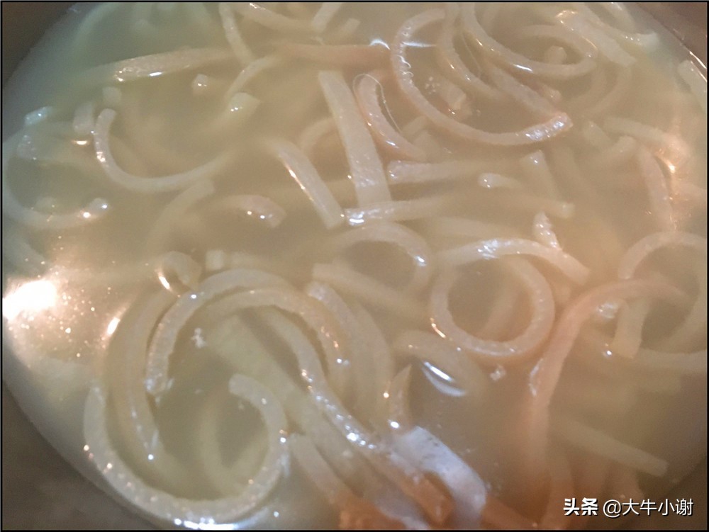 猪皮做出来的冻怎么不透明发白,自制的猪皮冻不凝固怎样回锅补救