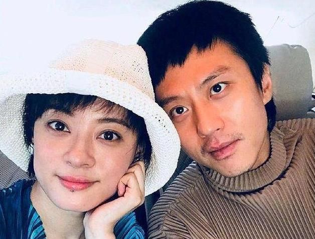 郑恺苗苗疑是喜当爸爸妈妈,郑恺苗苗晒照庆祝结婚一周年