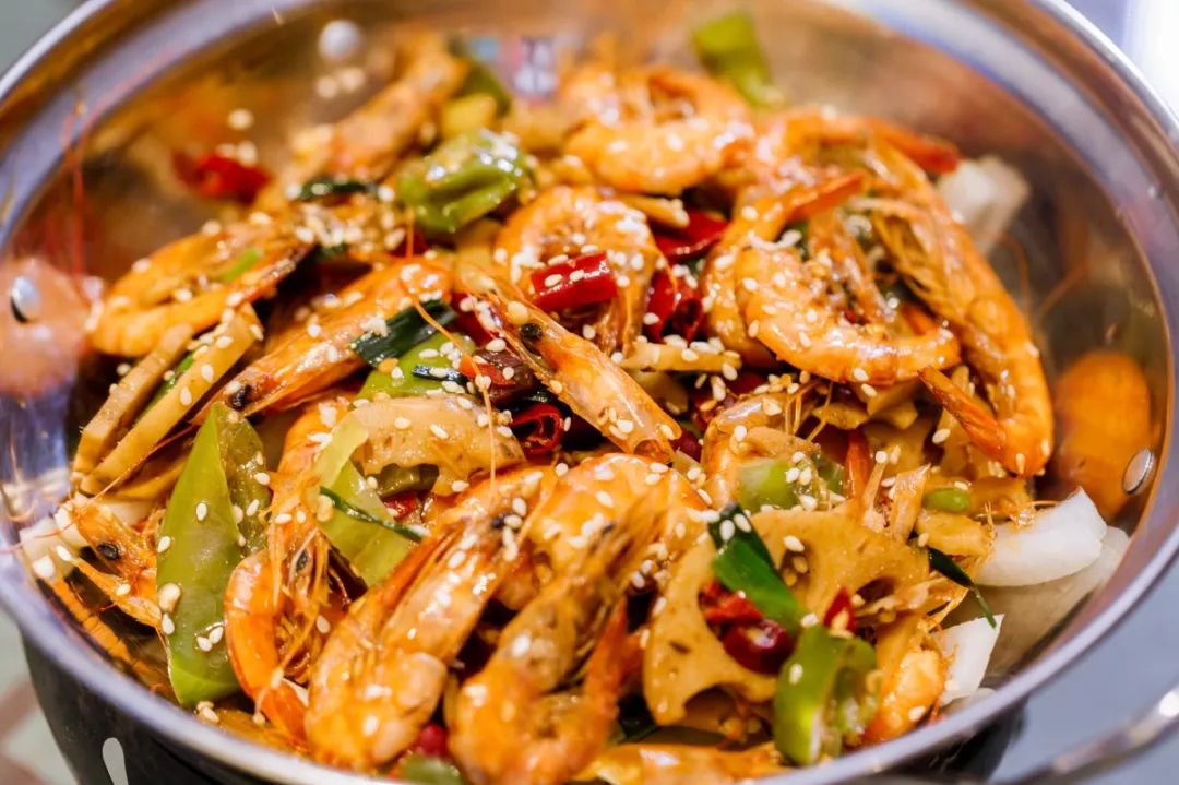 shou家自带食材的火锅店,开在KTV里,人均10+元