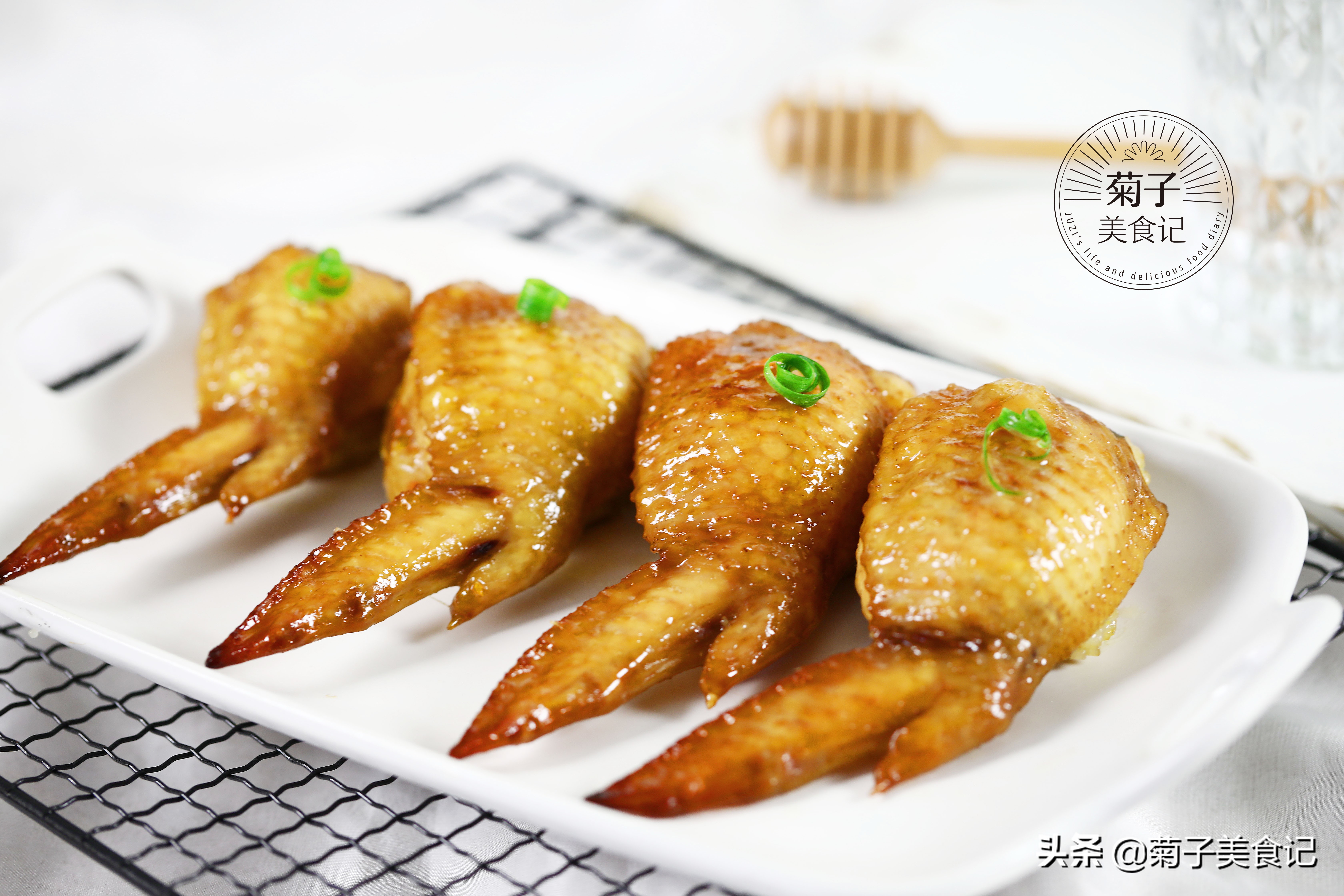 鸡翅包饭可真是太香了,鸡翅包饭一口吃完