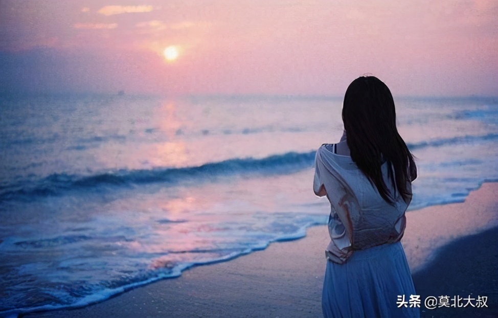 感情中，男人决定放下你时，通常会给你这些暗示