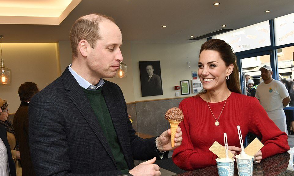 凯特紫色裙子视频,凯特刺绣裙图片