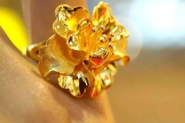 #黄金#、#铂金#钻戒戴久了，不如以前亮？一招让它再“闪”起来