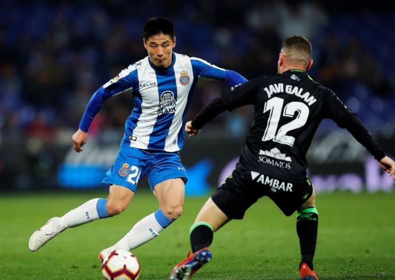 武磊射门失误的视频,武磊为铲射破门狠狠撞上门柱