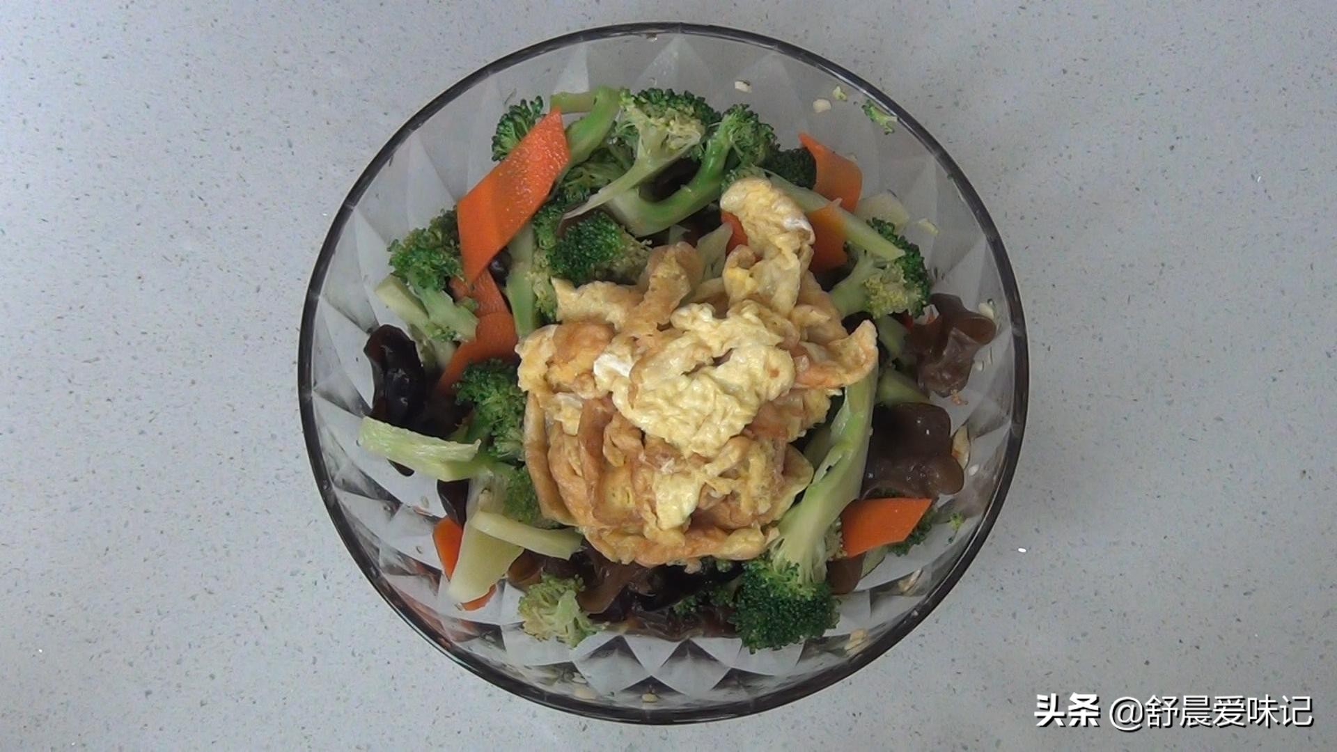 凉拌西兰花的最简单的家常做法,凉拌西兰花最好吃简单的做法