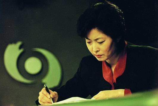 央视主持人敬一丹结过几次婚,敬一丹26岁嫁亿万富翁现如今怎样