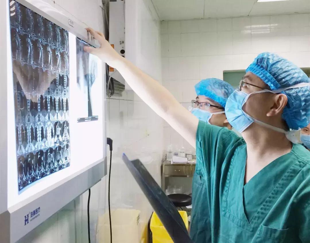 什么是滑脱腰椎,哪家医院治疗腰椎滑脱症最好