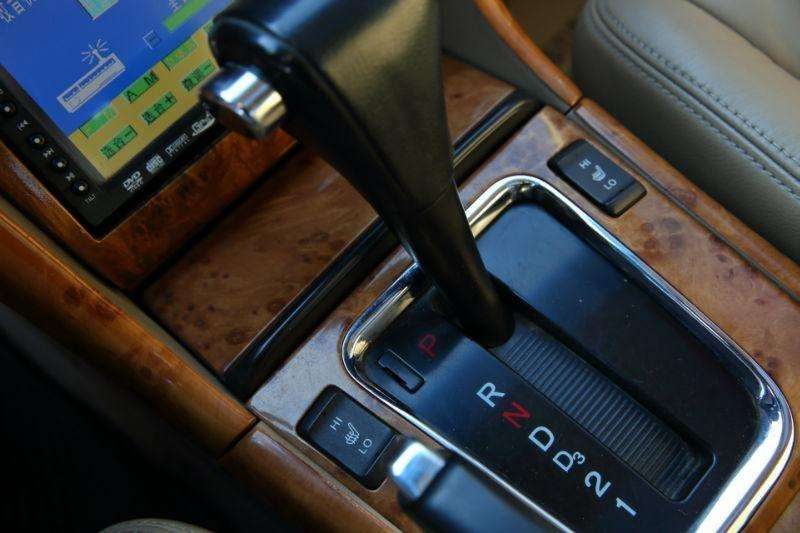 小伙花2万买的新车,小伙花12万买二手车