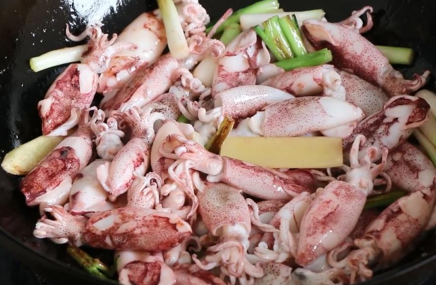 怎么做鱿鱼仔才会更好吃,好吃又有营养的鱿鱼仔太解馋了