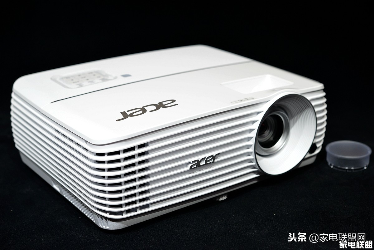 小身材却有大能量-AcerV6810轻松演绎180吋清晰4K画面