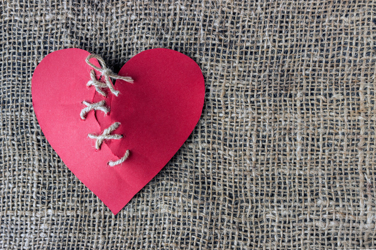 抱养子女后离婚该如何判,民法典合法收养孩子