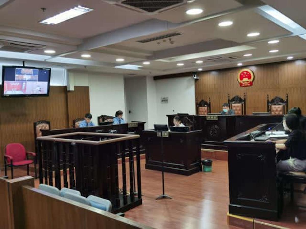 别以为微信解封是小事！两大学生锒铛入狱，帮助*子骗**太可恶