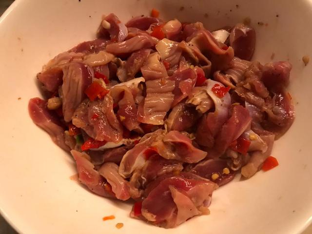 干煸鸡胗香脆可口一点腥味都没有,炒鸡胗不辣做法