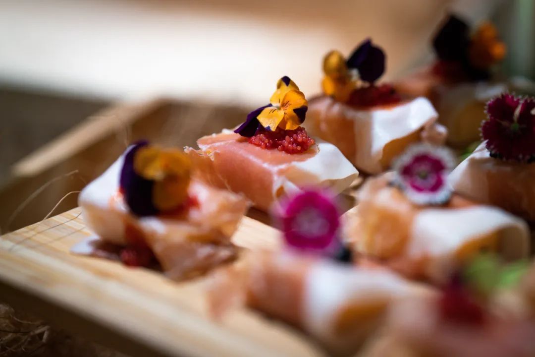 京城首家！探秘最热门“一尺花园”咖啡馆，西山脚*体下**会海派腔调