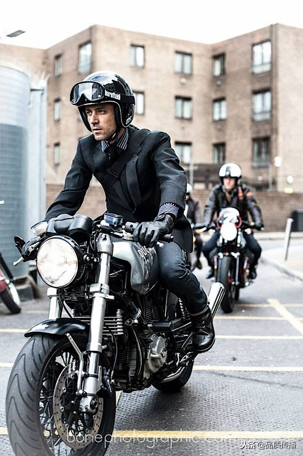 冬天骑摩托如何防寒,哈雷摩托车冬季骑行装备