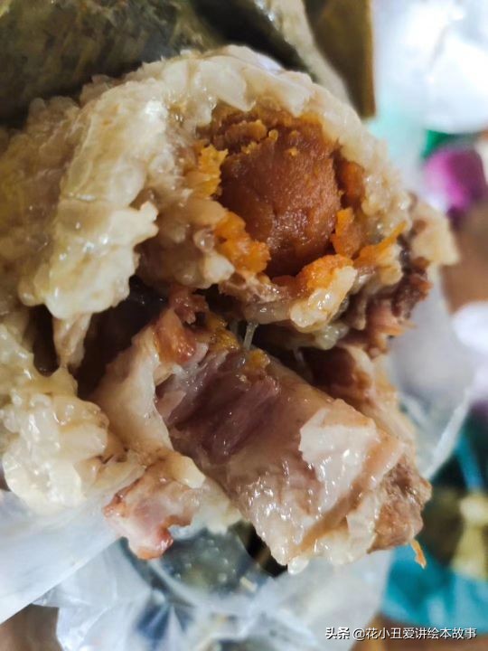 端午到，粽叶香！飘来了妈妈对我的爱，也飘去我对妈妈的想念。