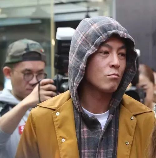 命运不济，若不是东窗事发，他定平步青云直至巨星，此片为证