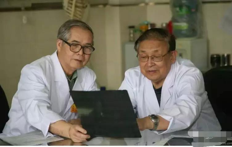 开车喝红牛提神已落伍,开车犯困喝咖啡有用吗